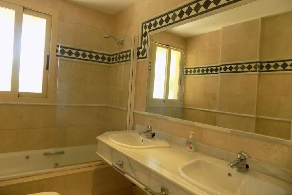 Fuente Aloha Apartment Marbella Exterior photo